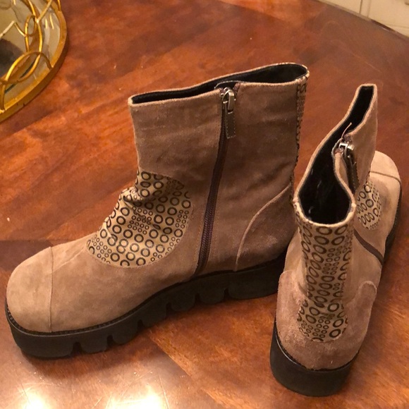 COPY - Women’s boot - Picture 2 of 3